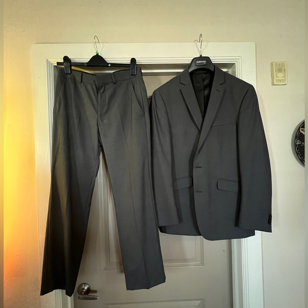 Kenneth Cole Mens Suit